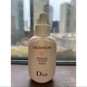 Dior essence of light serum